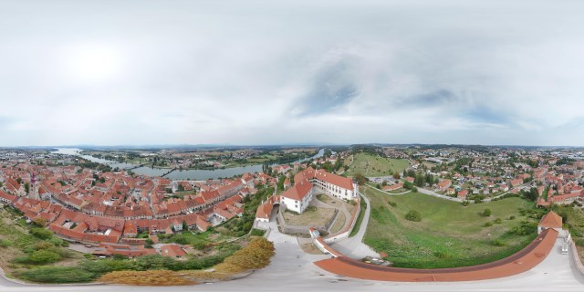 Nad Ptujskim gradom – Mesta | FotoLand.si